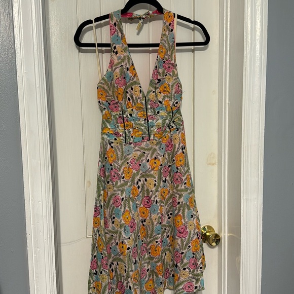 Short halter dress with beaded embellishments - Picture 1 of 10